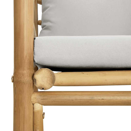 Soffa mittdel med ljusgråa dynor bambu